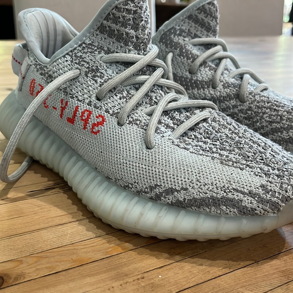 Kids Yeezys: Adidas Yeezy Boost 350 V2 'Blue Tint'  Size 4 big kid